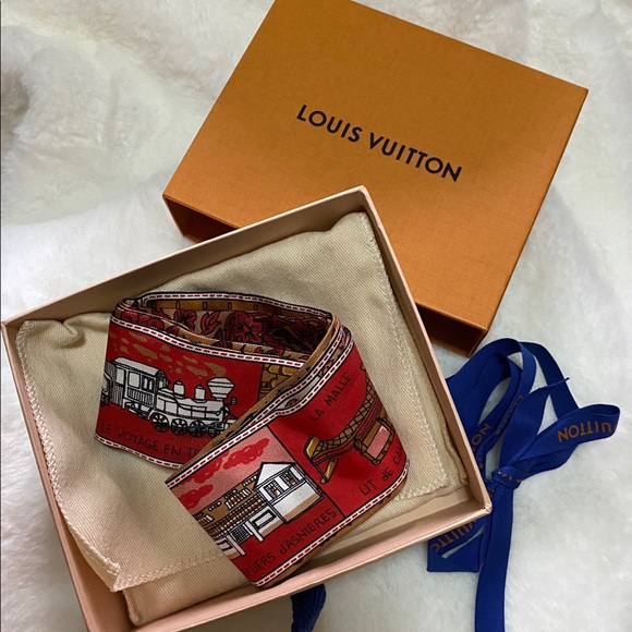LOUIS VUITTON Silk Jeu De Louis BB Bandeau Beige - Picture 1 of 10